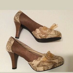 MUDD Adagio Heels, 8.5, NEW